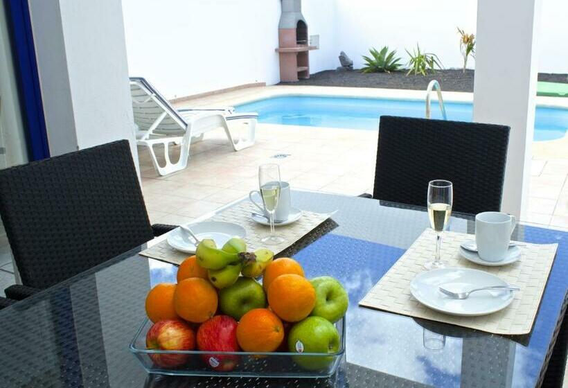 Вилла 3 Спальни с Бассейном, Villas Puerto Rubicon