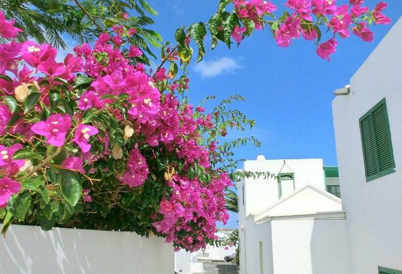 Вилла 3 Спальни с Бассейном, Villas Puerto Rubicon