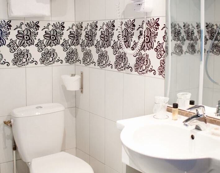 Quarto Triplo Estandar, Carmin