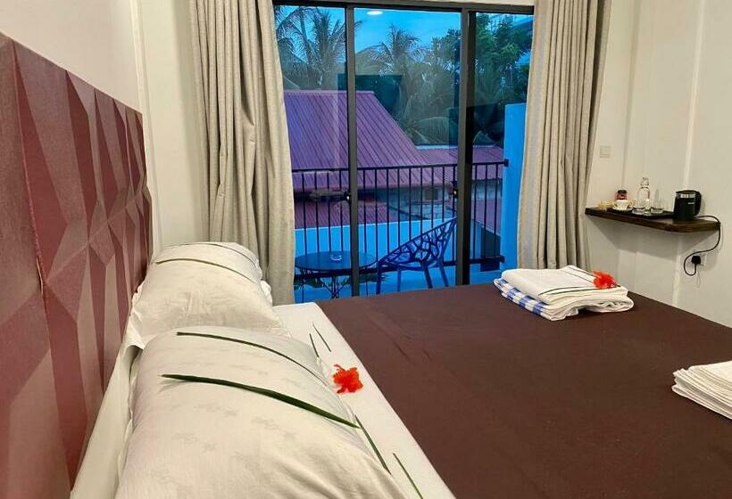 اتاق لوکس با بالکن, Chillax Thoddoo