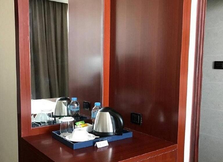 اتاق لوکس با چشم‌انداز شهر, V V Hotel Battambang