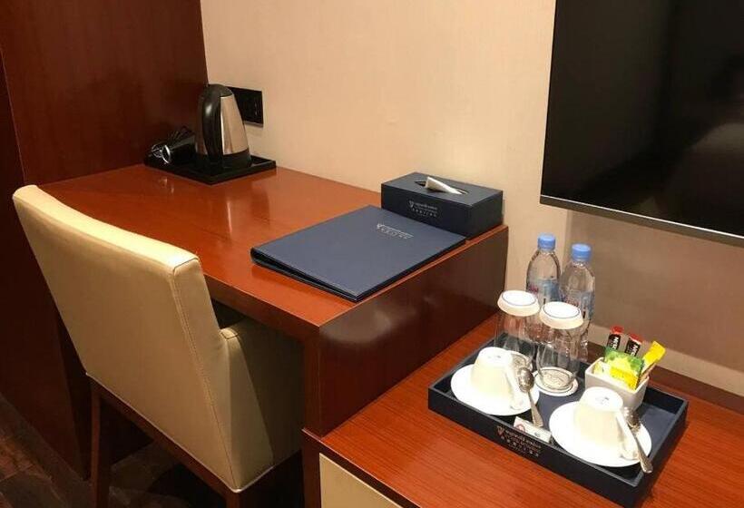 سوییت خانوادگی, V V Hotel Battambang