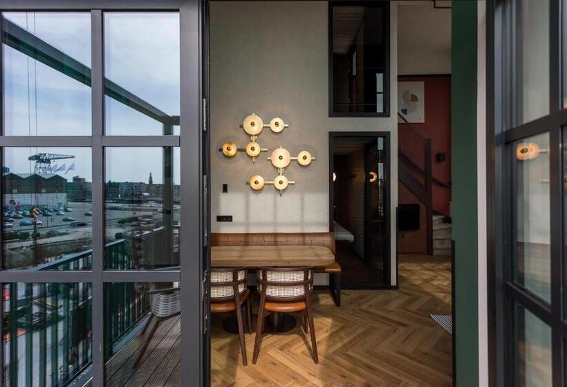 Superior suite with balcony, De Timmerfabriek I Kloeg Collection