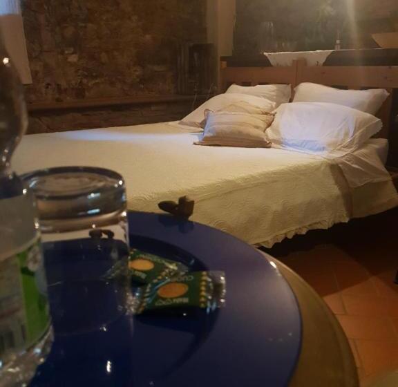 اتاق استاندارد, Helga S House  Una Finestra Sul Borgo