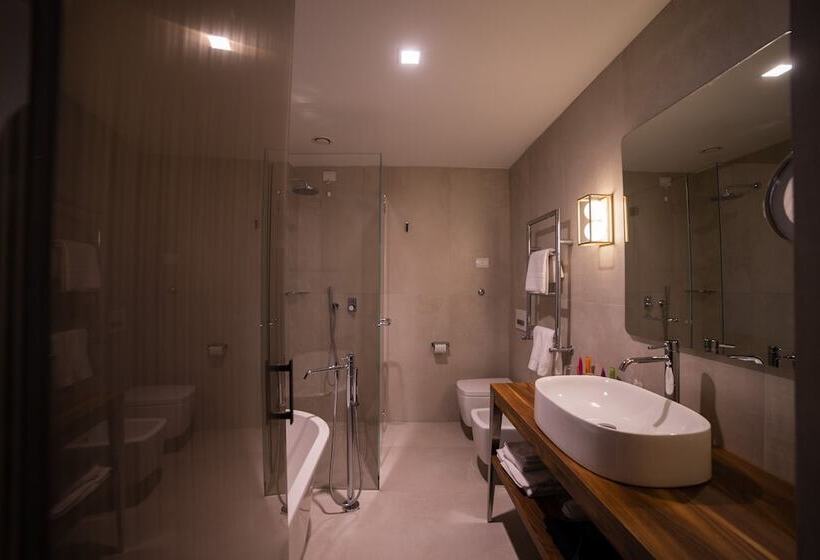 Полулюкс Повышенной Комфортности, Splendido Bay Luxury Spa Resort