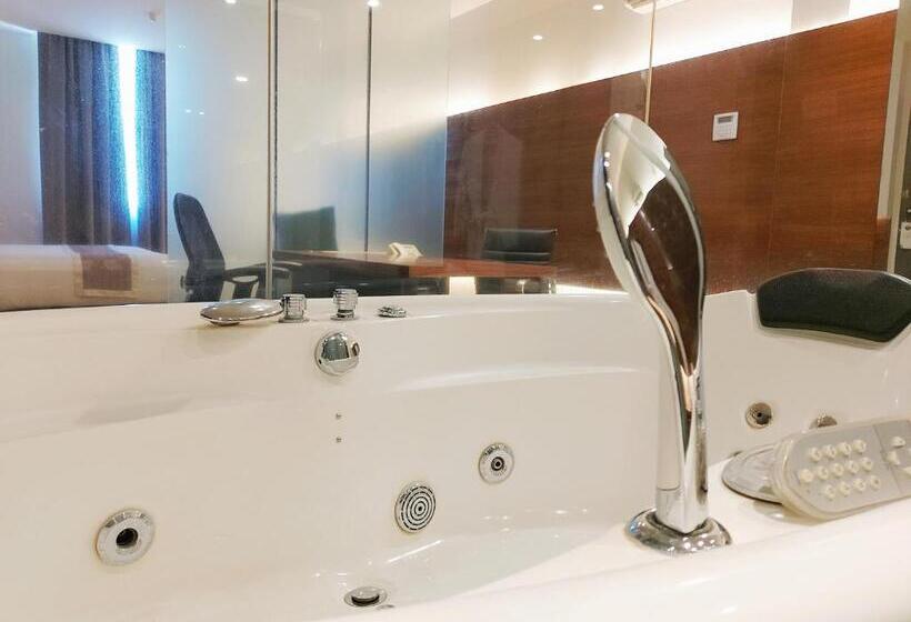 Люкс, The Leverage Business Hotel Mergong