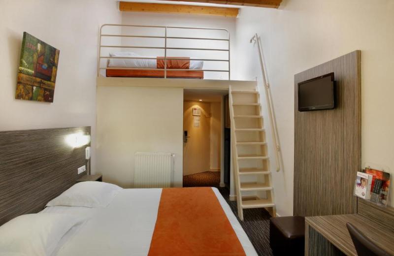 Четырехместный Номер Стандарт, The Originals City, Hôtel L  Acropole, Saintetienne Sud