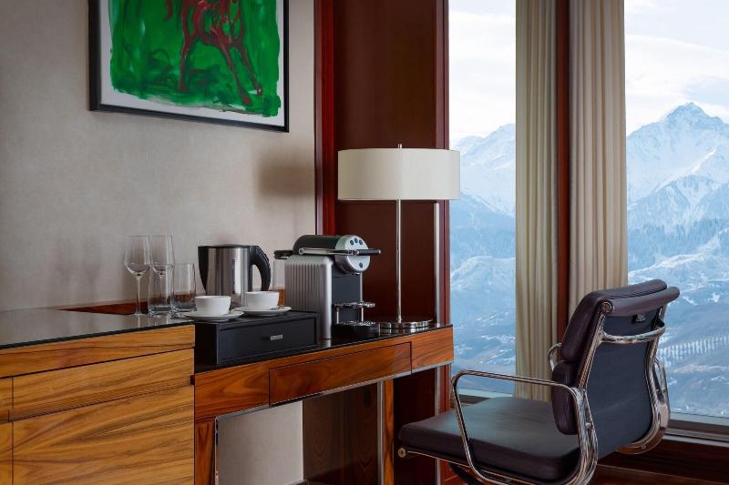 سوئیت جونیور با تخت بزرگ, The Ritzcarlton, Almaty