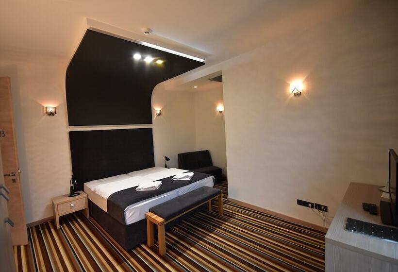 اتاق استاندارد سه نفره, Villa Melody