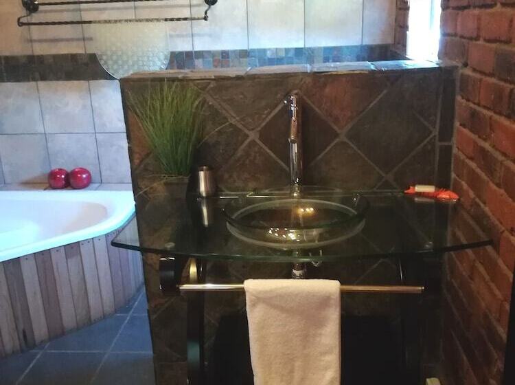 Люкс Повышенной Комфортности, 24 Onvrey Guest House