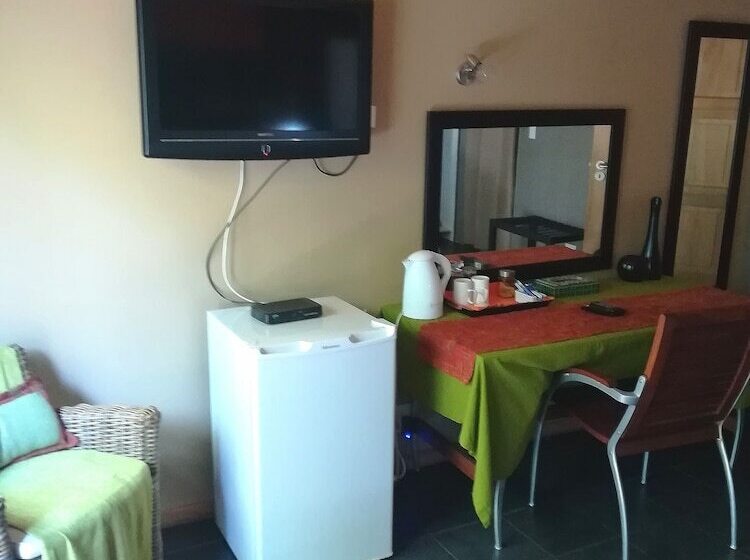 Семейный Номер, 24 Onvrey Guest House