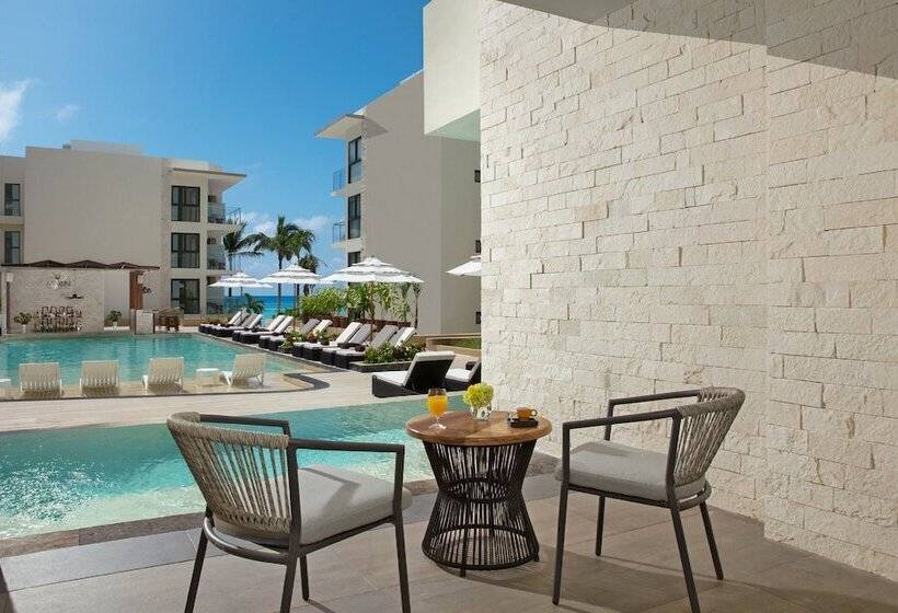 Apartament Junior Suite Club z widokiem na basen, Dreams Cozumel Cape Resort & Spa