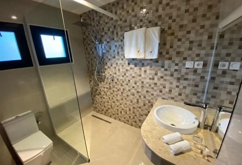 اتاق سوپریور, Fly Inn Madagascar Hotel   Navette Gratuite H24   à 300m De L Aéroport International Ivato Antananar