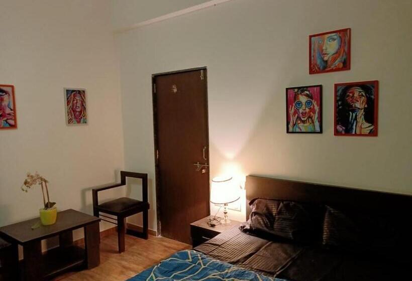 Студио Стандарт с Балконом, Ivy Pali Studio Rooms , Dhokshet