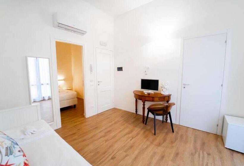 اتاق استاندارد چهارنفره با بالکن, Gioia Mia Suites