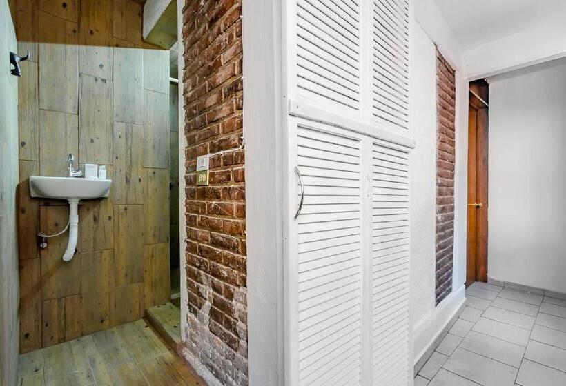 Economy Triple Room, Oasis Airport