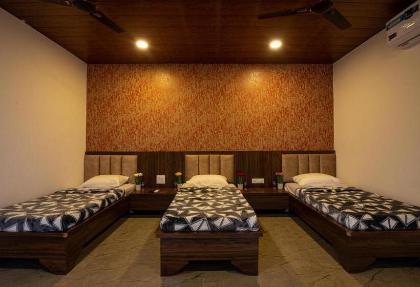 Трехместный Номер Стандарт Вид на Сад, Takshshila Park And Resorts