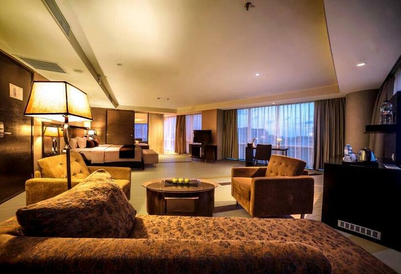 Полулюкс, Aston Makassar Hotel & Convention Center