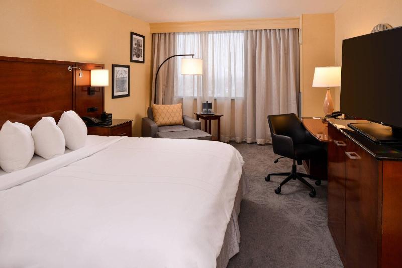 Номер Deluxe, Aston Makassar Hotel & Convention Center