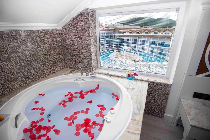 اتاق لوکس با وان آب گرم, Ocean Blue High Class Hotel & Spa