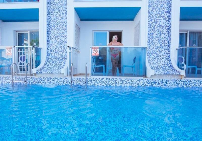 اتاق استاندارد با چشم‌انداز استخر, Ocean Blue High Class Hotel & Spa