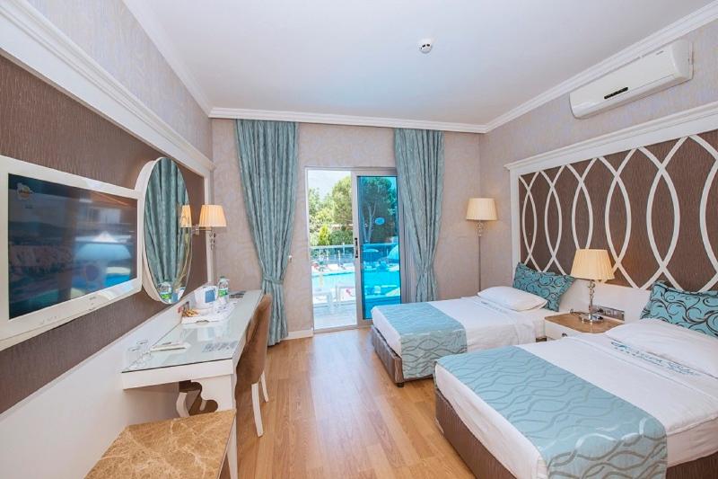 اتاق استاندارد با چشم‌انداز استخر, Ocean Blue High Class Hotel & Spa