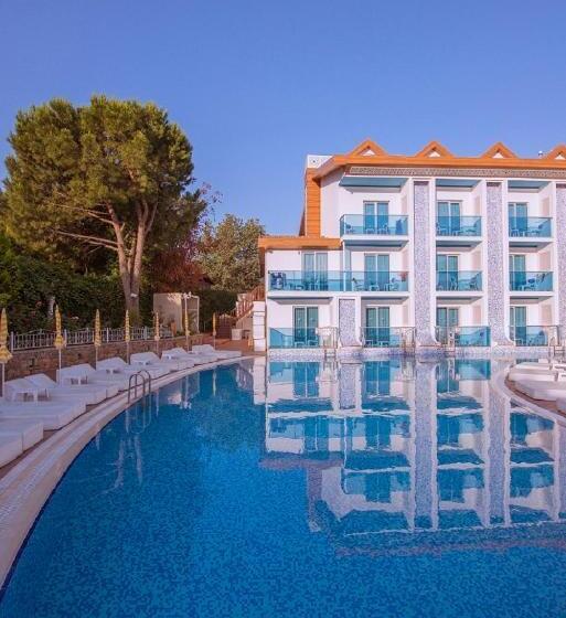 اتاق استاندارد با چشم‌انداز استخر, Ocean Blue High Class Hotel & Spa