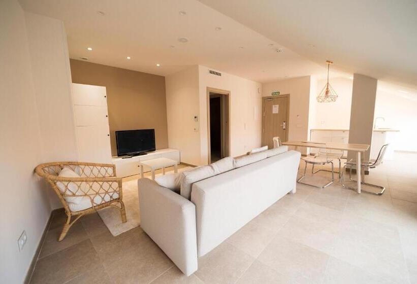 Четырехместный Номер Стандарт, Hostal Martínez