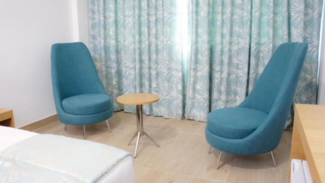 اتاق لوکس, Delphin Nouadhibou