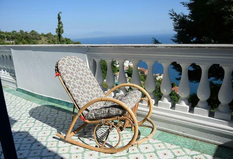 Номер Deluxe Вид на Море с Балконом, Casa Flora B&b
