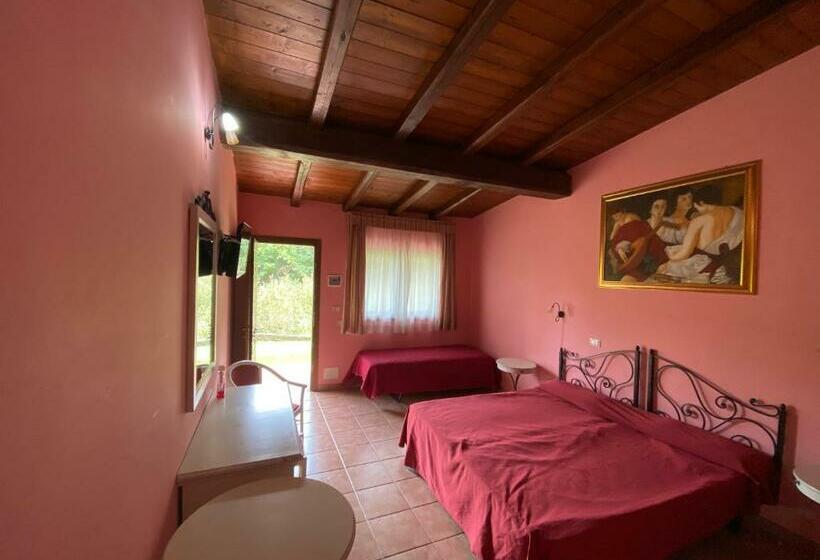 Трехместный Номер Стандарт Вид на Сад, Agriturismo Montefosco