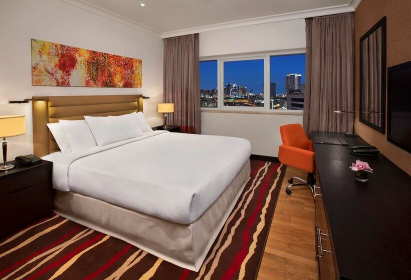 Семейные Апартаменты 3 Спальни, Doubletree By Hilton Hotel & Residences Dubai Al Barsha