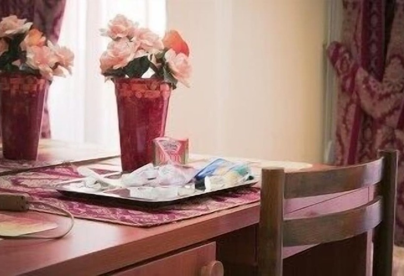 Quarto Estandar Individual, Parioli House
