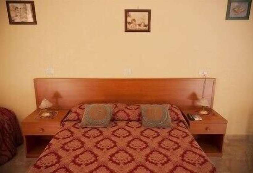 Quarto Estandar, Parioli House