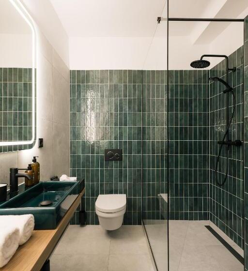 스탠다드 스튜디오, Bio Hotel Schani Wienblick