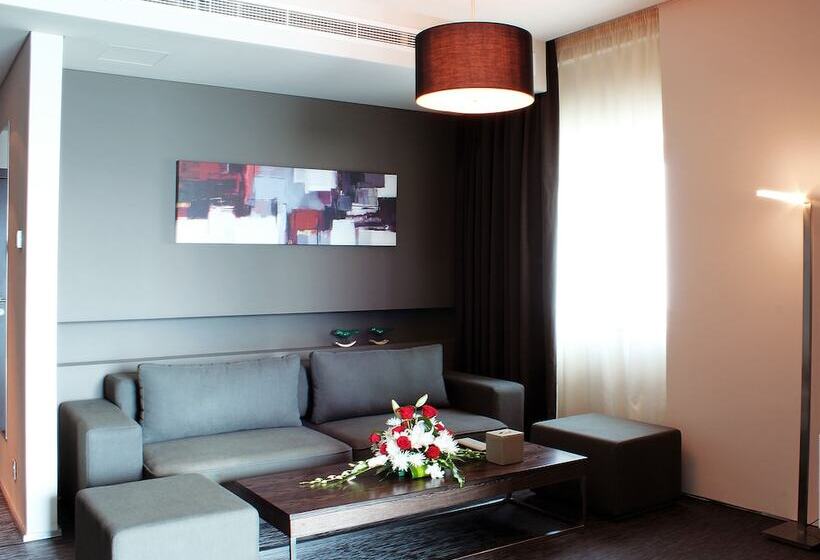 Люкс Семейный 2 Спальни, 72 Sharjah Waterfront