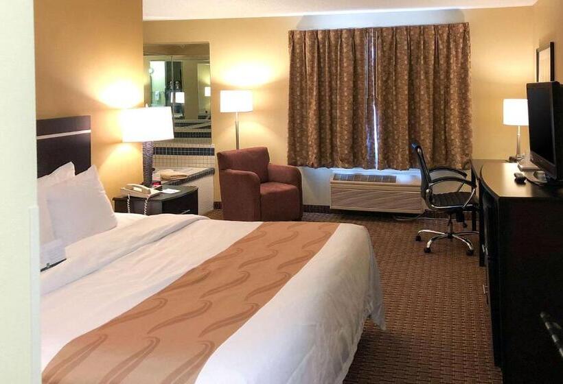 Люкс Кровать Кинг, Quality Inn & Suites Sun Prairie Madison East