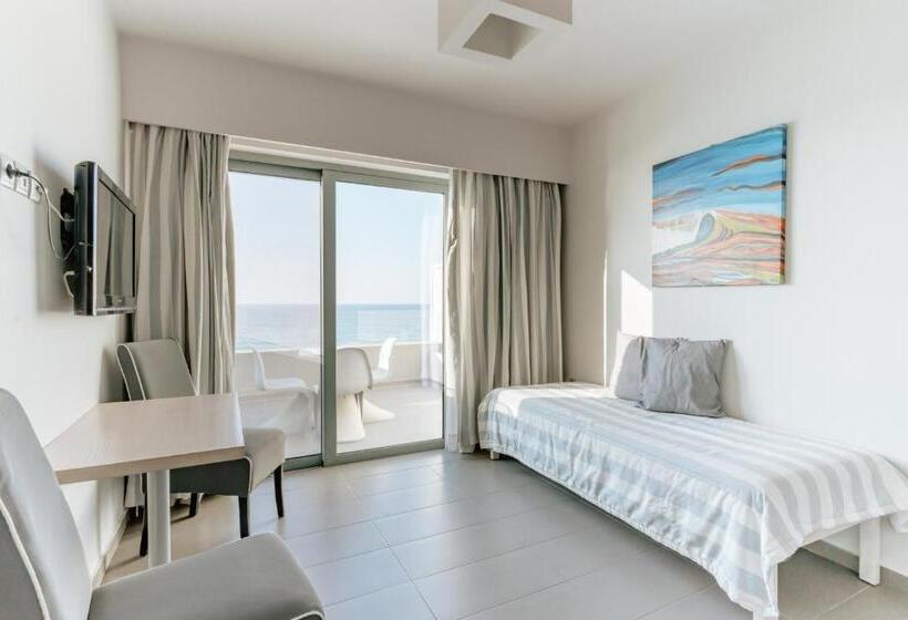 Трехместный Superior Вид на Море, Palm Beach Hotel Apartments