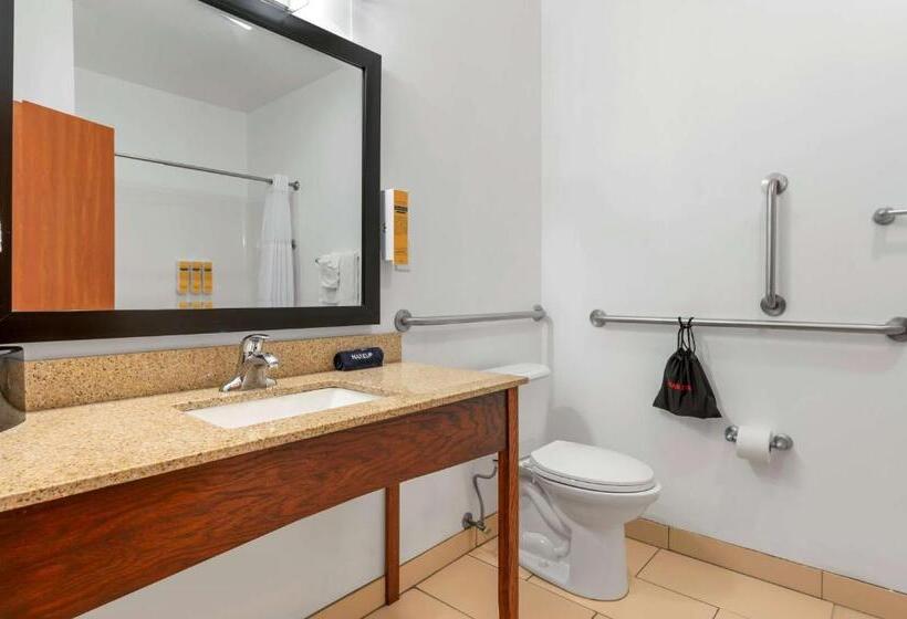 适合残疾人士使用的带超级大床的标准间, Best Western Plus Covered Bridge Inn