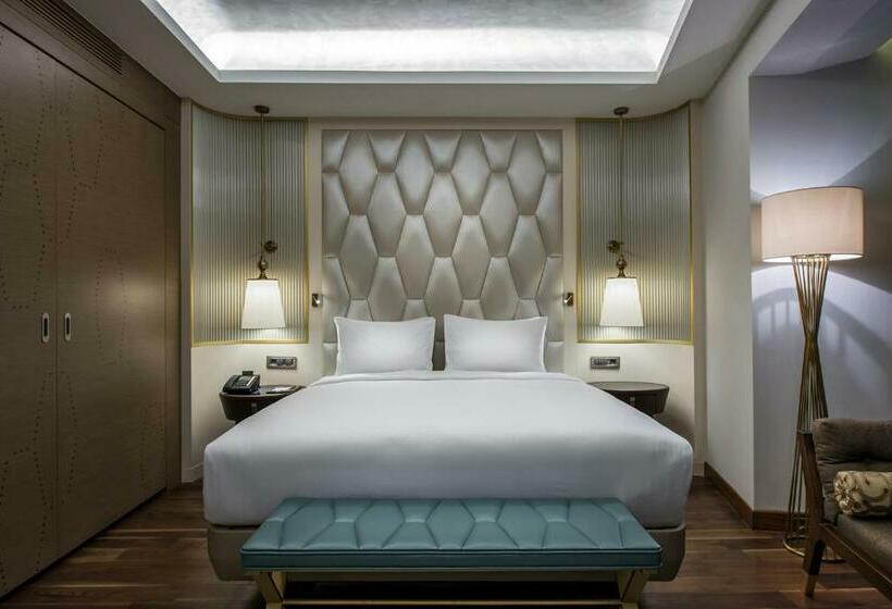 سوئیت اجرایی با تخت کینگ, Hilton Istanbul Kozyatagi