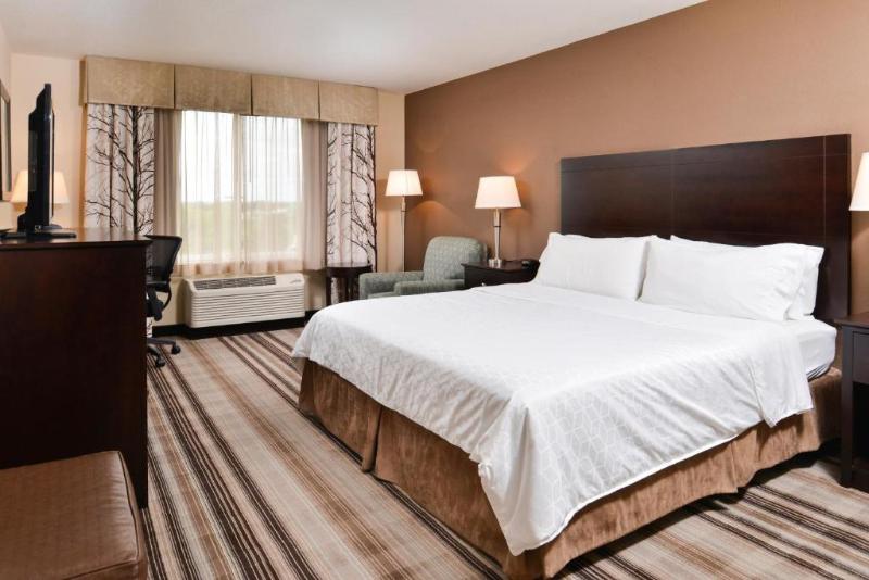Номер Стандарт Кровать Кинг Адаптированный для Инвалидов, Holiday Inn Express & Suites Emporia Northwest, An Ihg