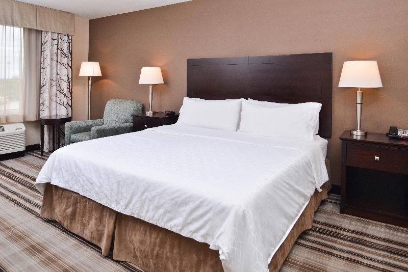 Номер Стандарт Кровать Кинг Адаптированный для Инвалидов, Holiday Inn Express & Suites Emporia Northwest, An Ihg
