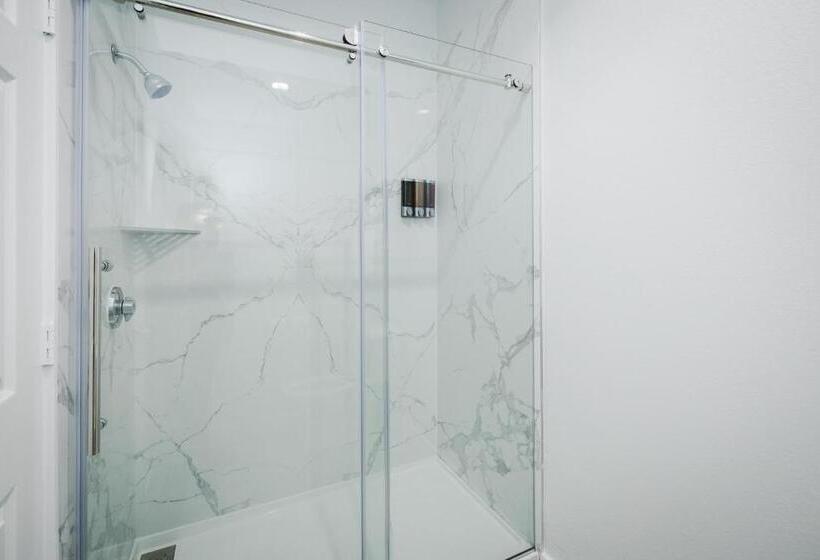 Номер Стандарт с Кухней, Sapphire Inn And Suites