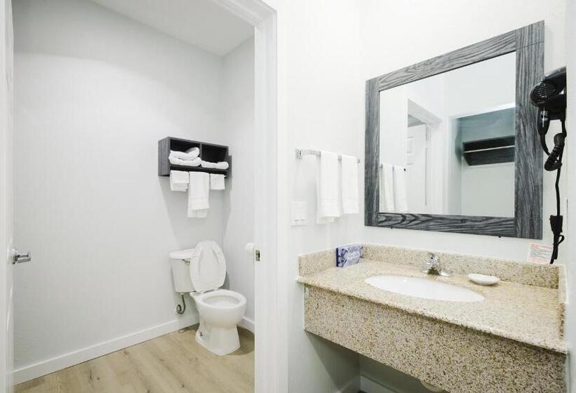Номер Стандарт с Кухней, Sapphire Inn And Suites