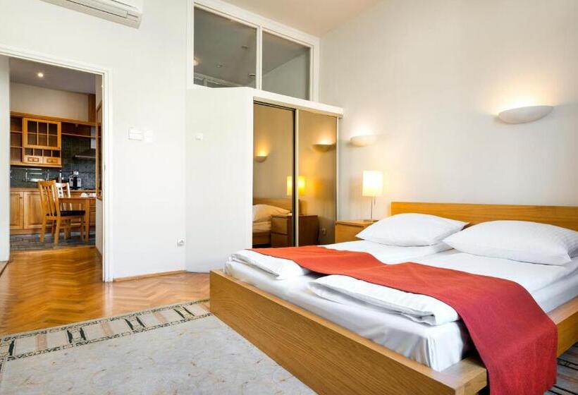 سوییت, Aparthotel Stare Miasto
