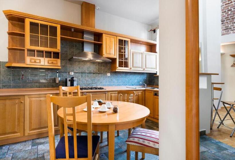 سوییت, Aparthotel Stare Miasto