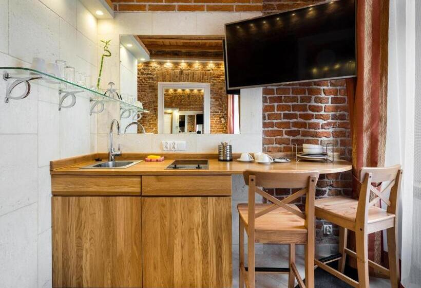 استودیوی سوپریور, Aparthotel Stare Miasto