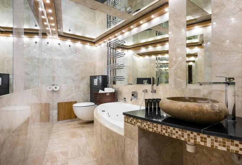 سوییت جونیور, Aparthotel Stare Miasto