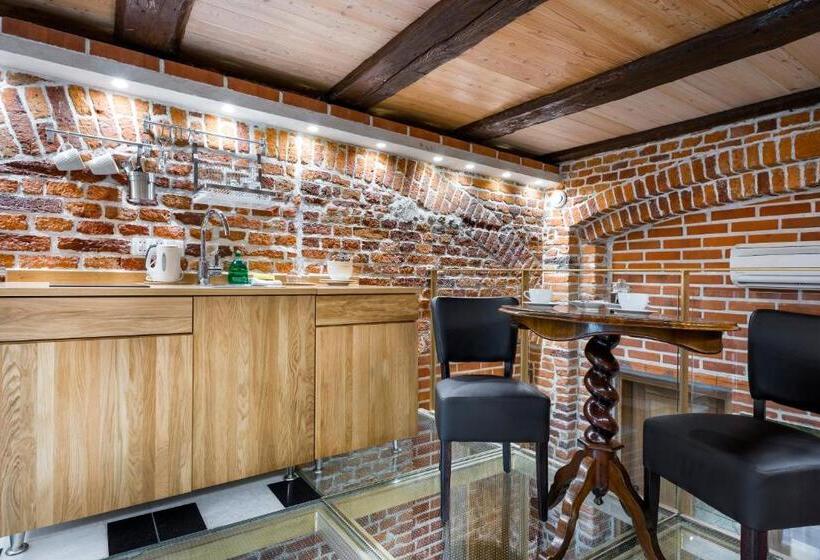 سوییت جونیور, Aparthotel Stare Miasto