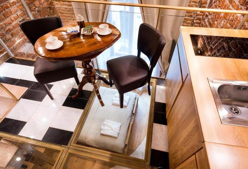 سوییت جونیور, Aparthotel Stare Miasto
